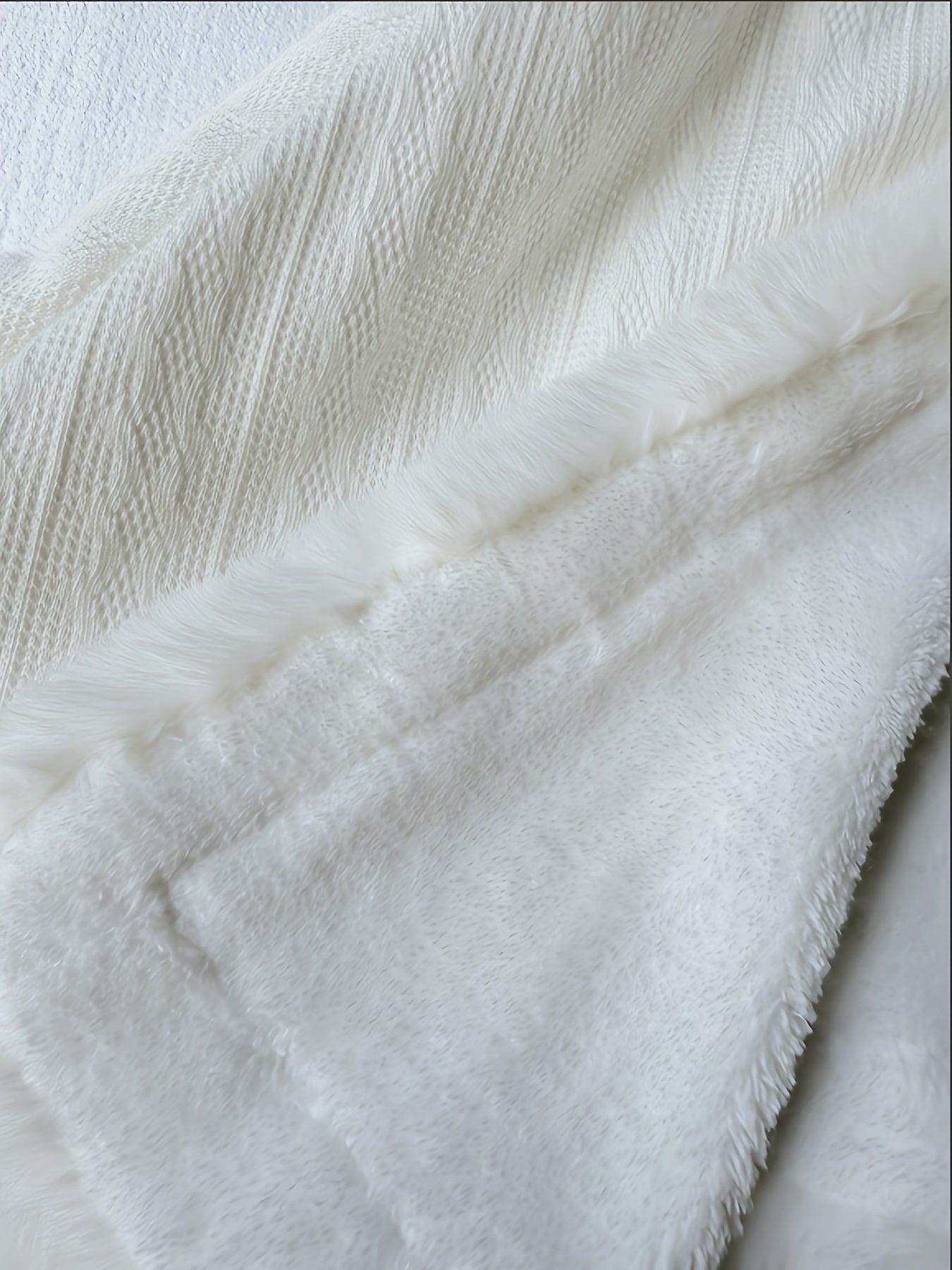 Women'S Elegant Velvet Cape Shawl - Plush Faux Fur Warm Winter Jacket with Adjustable Hood, Long Sleeves, and Front Pockets for Fall/Winter Fashion, Cozy Outerwear, Cozy Fashion, Sophisticated Style, Soft Texture