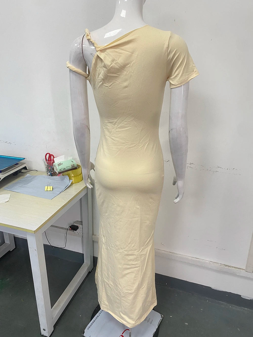 Women's clothing 2025 new fashion trend sexy spicy girl slim fit elegant sloping shoulder dress