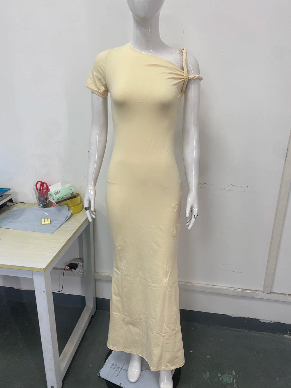 Women's clothing 2025 new fashion trend sexy spicy girl slim fit elegant sloping shoulder dress